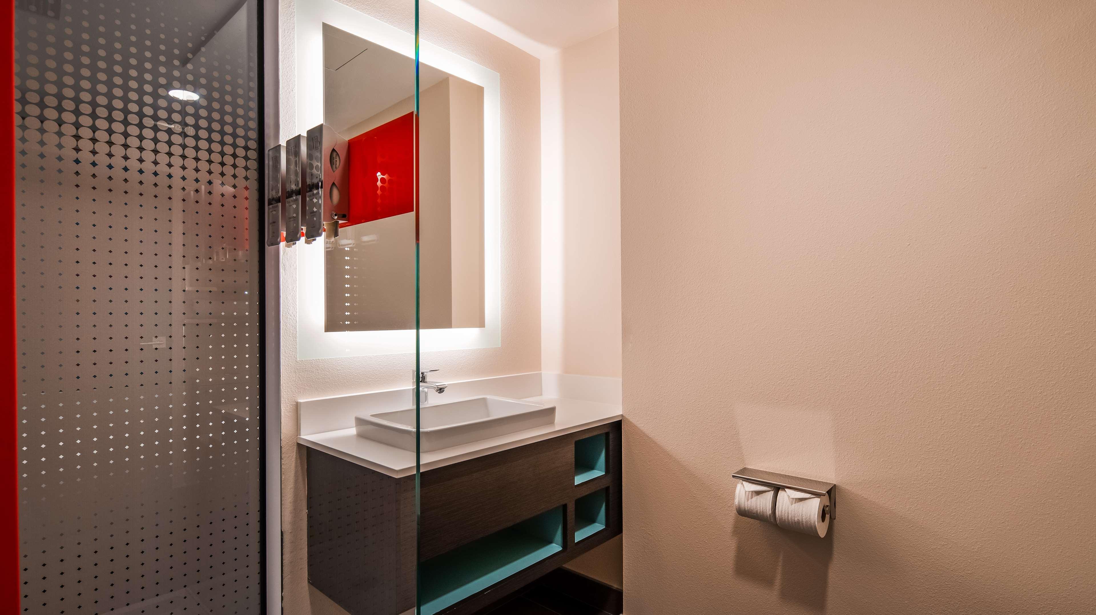 Best Western Plus - Wendover Inn Esterno foto