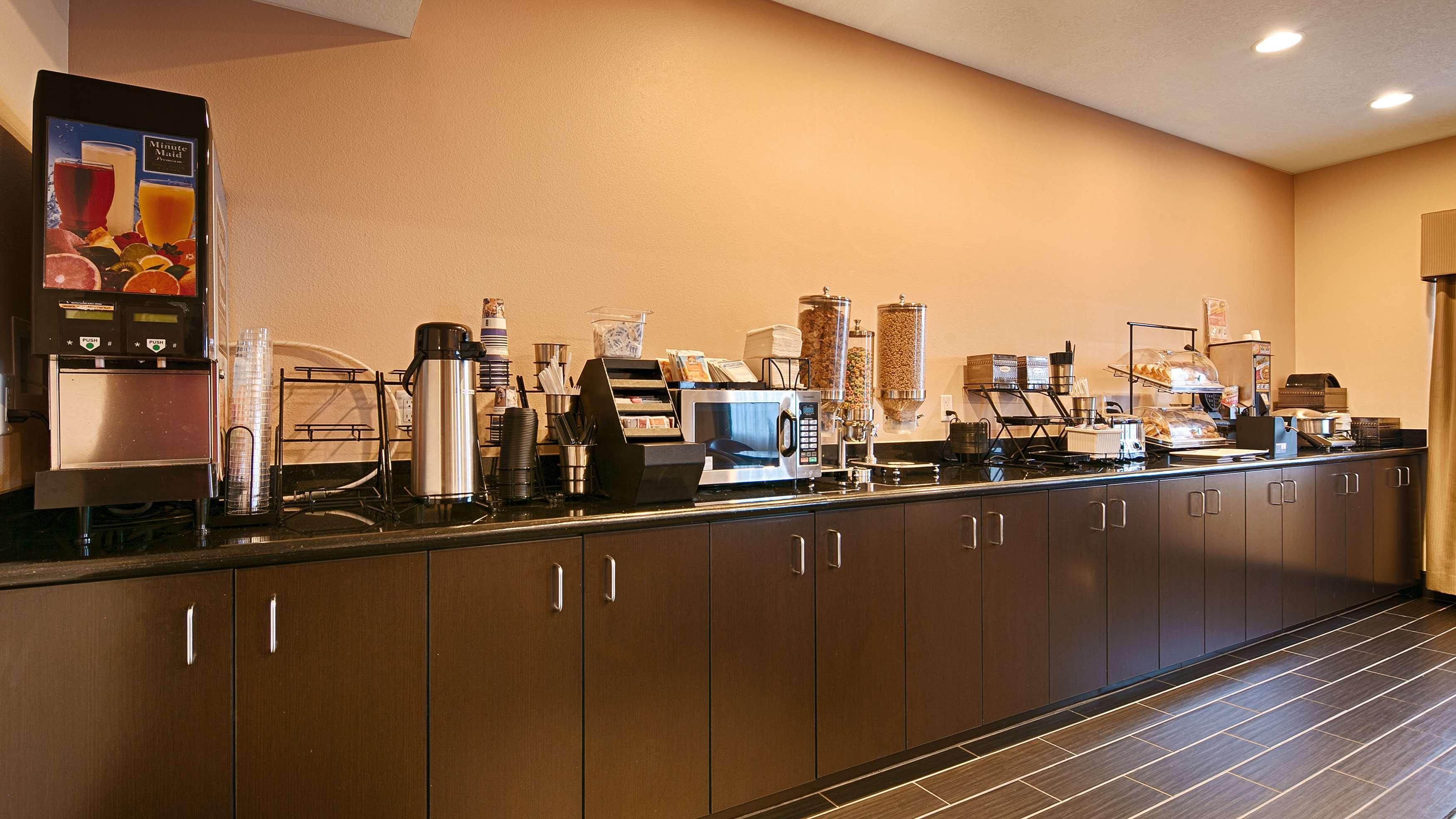 Best Western Plus - Wendover Inn Esterno foto